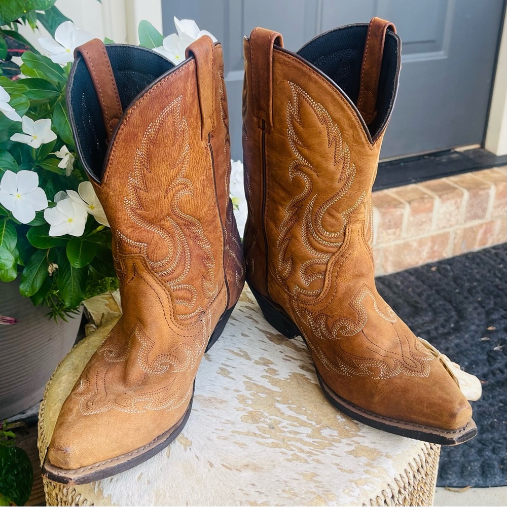 Laredo Tan Embroidered Western Heeled Boots - Picture 5 of 13